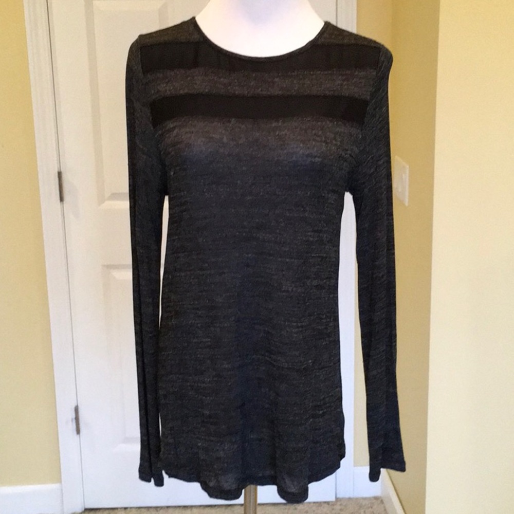 Adorable tunic top for a night out.